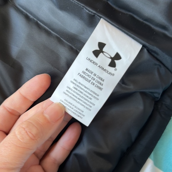 🍀🍀SALE🍀🍀 NWT Under Armour youth XL black puffer vest with hood - Picture 6 of 8